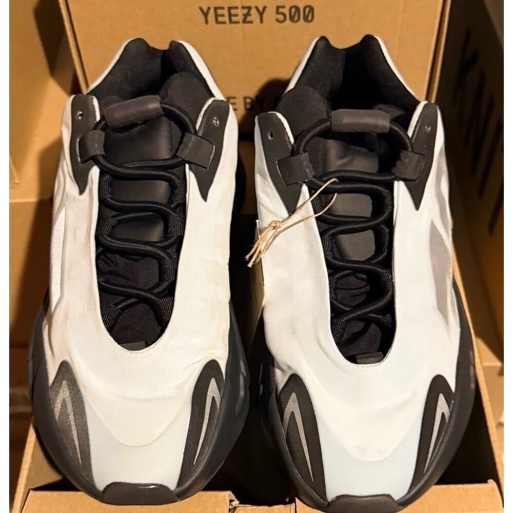 ADIDAS YEEZY 700 MNVN “BLUE TINT “ SIZE 5